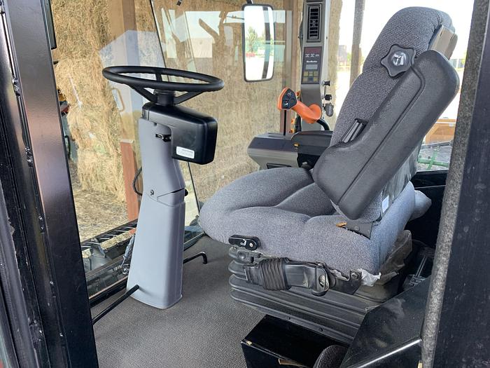 Used 2006 Macdon 9352i Windrower w/ 14' Sickle Head ***Excellent Condition***