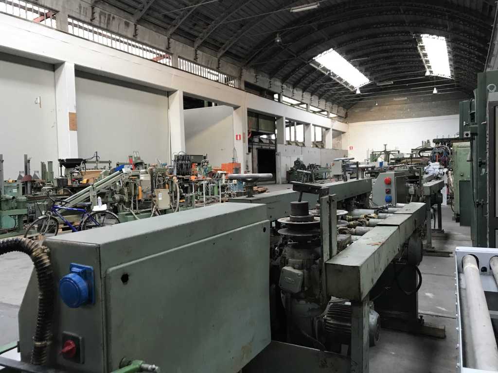 Usato Scorniciatrice marca Gubish attrezzata per pezzi tondi diam. 18mm (completa di utensili per altri diametri di pezzi tondi)