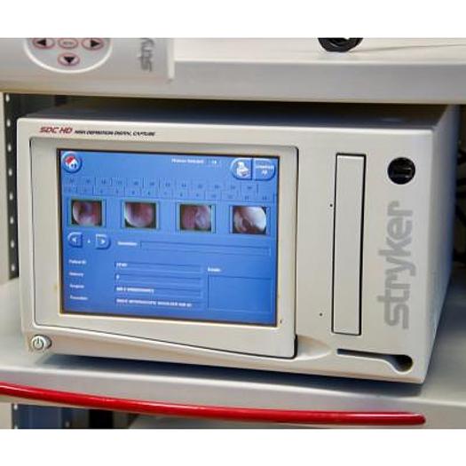 D'occasion COLONNE DE COELIOSCOPIE STRYKER AVEC CAMERA HD ET DEUX ECRANS PLATS