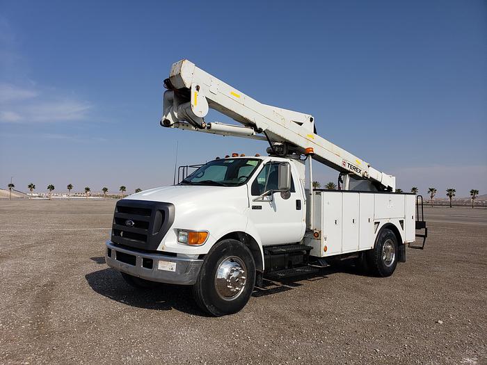 Used Ready to work NICE! 2006 Ford F750 4x4 with Terex TL50 HI- Ranger Bucket Truck