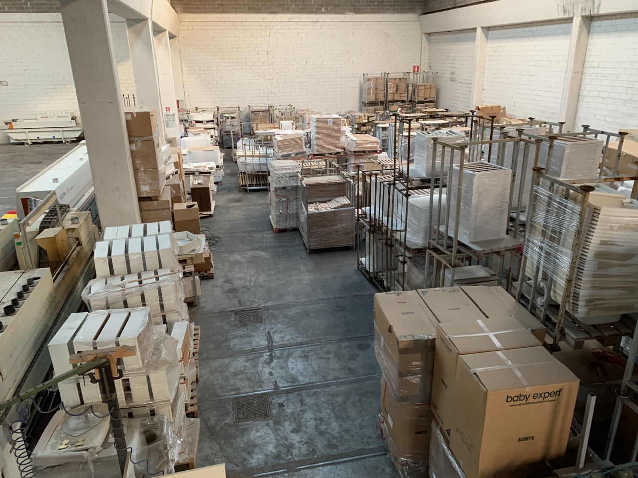 Usato Magazzino completo di una fabbrica di produzione lettini di alta qualità