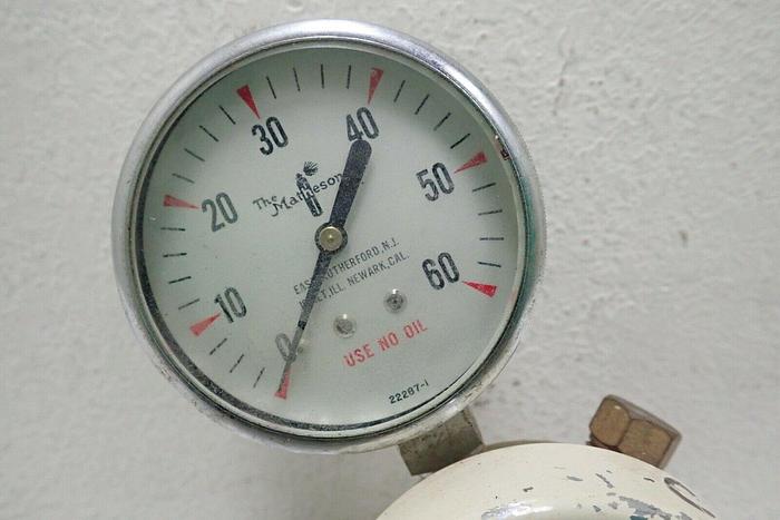 Used The Matheson Co. 1P Gas Pressure Regulator with 22287-1 Gauge