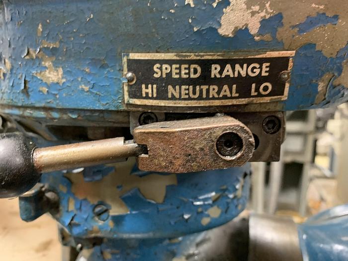 Used BRIDGEPORT SERIES I 2HP VERTICAL KNEE MILL VARIABLE SPEED SPINDLE