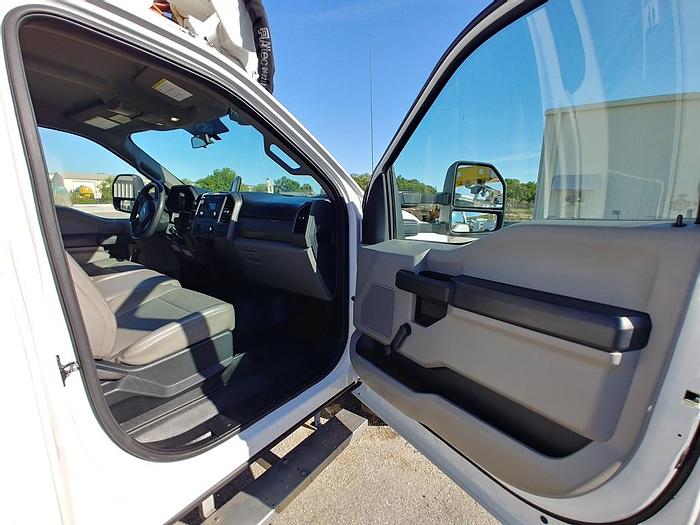 Used Altec AT37G 42ft Bucket Boom on 2018 Ford F550 Reg Cab Utility Truck - 75432