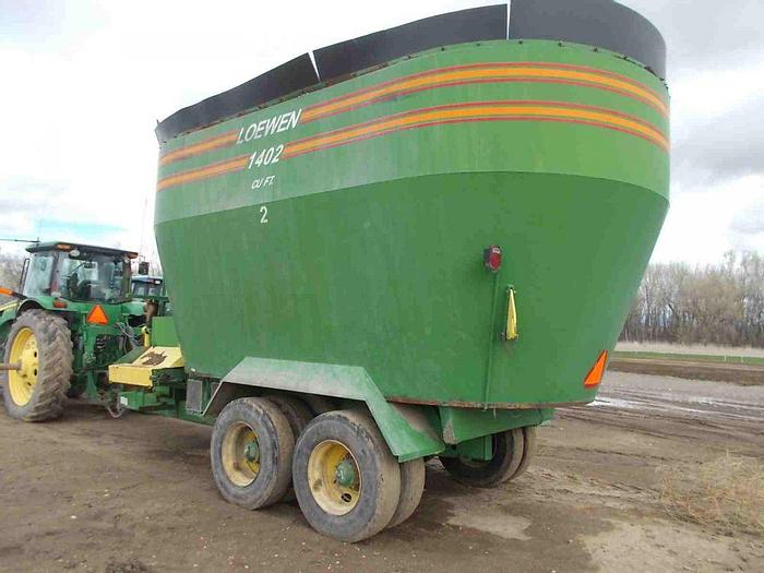 Used Loewen 1402 Vertical Feed Mixer