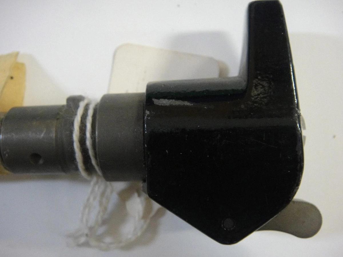 Hamada Form Roller Shaft with Handle, Part #G26-68-1B-8