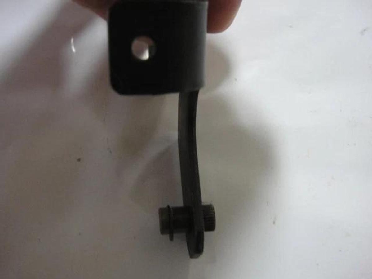 Hamada Distributor Roller Latch , Part #G24-42-3