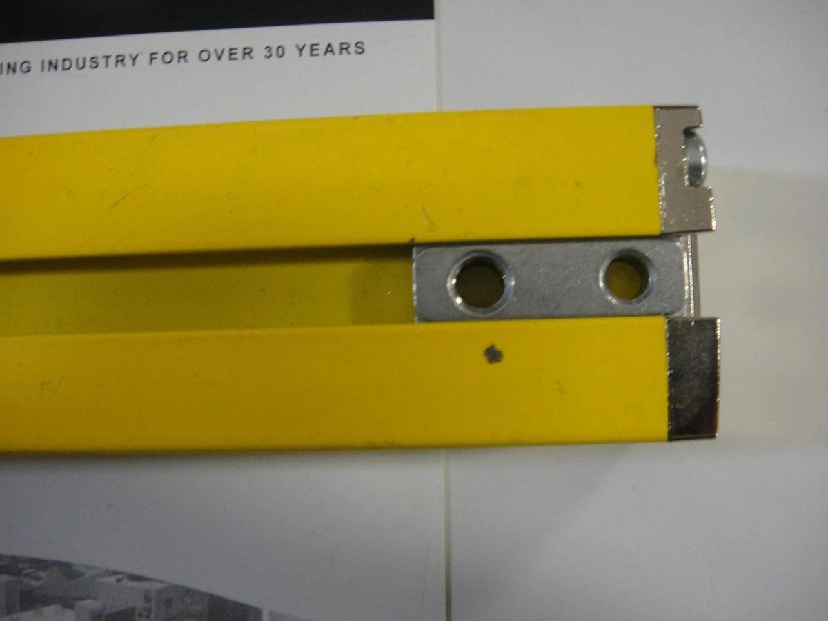 Leuze MLC300T40-450 - Safety light curtain transmitter, 2017    Part #68090404