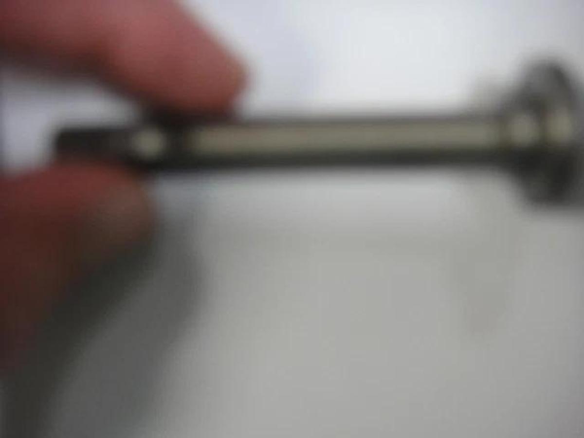 Hamada Micro Adjustment Bolt, Part #I26-32-3