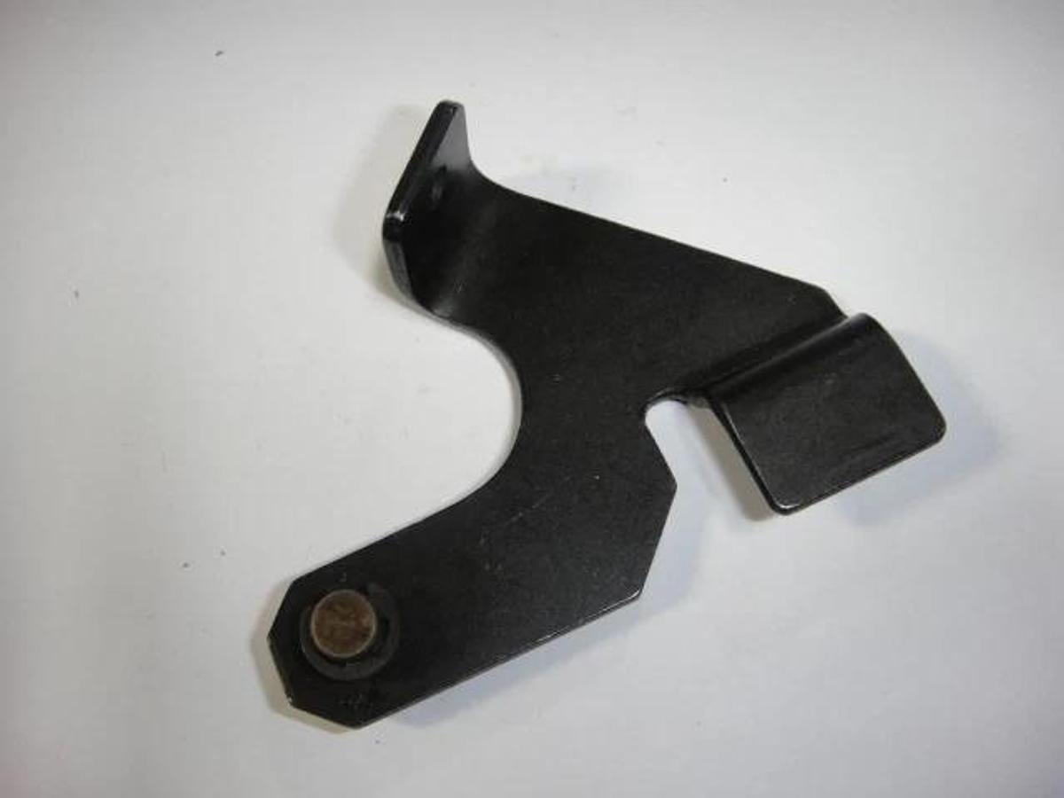 Hamada Distributor Roller Latch, Part #G24-43-3