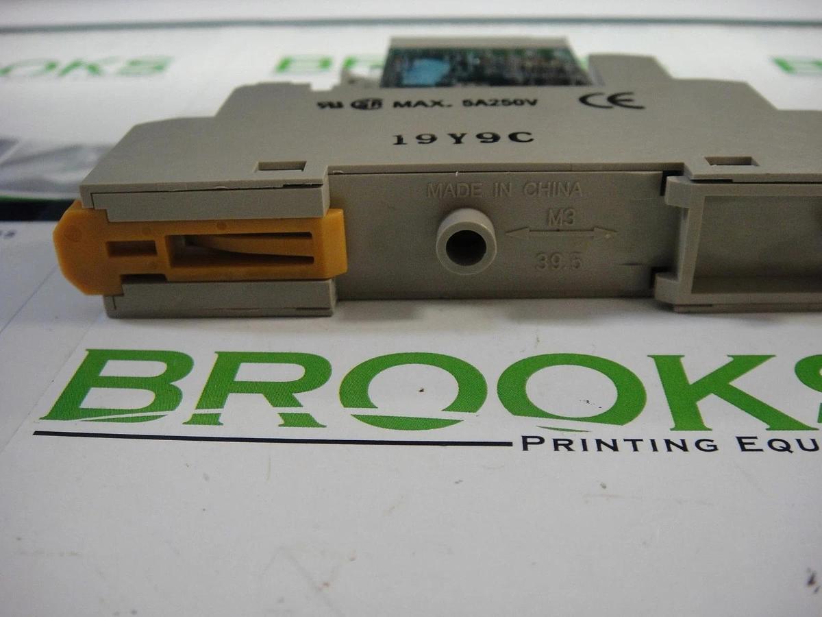 Omron Relay with Base, Part #19Y9C