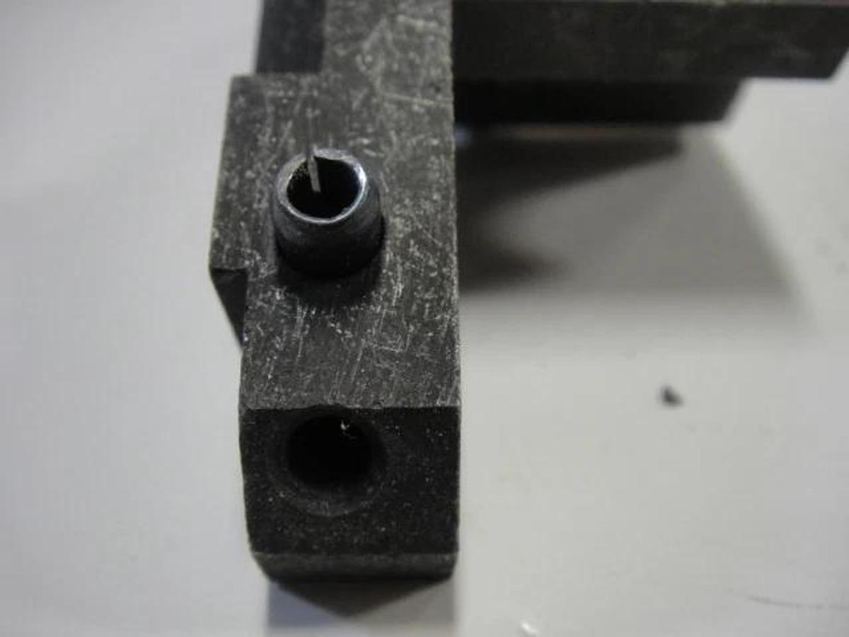 Hamada Distributor Roller Bracket, Part #I24-27-1A-3