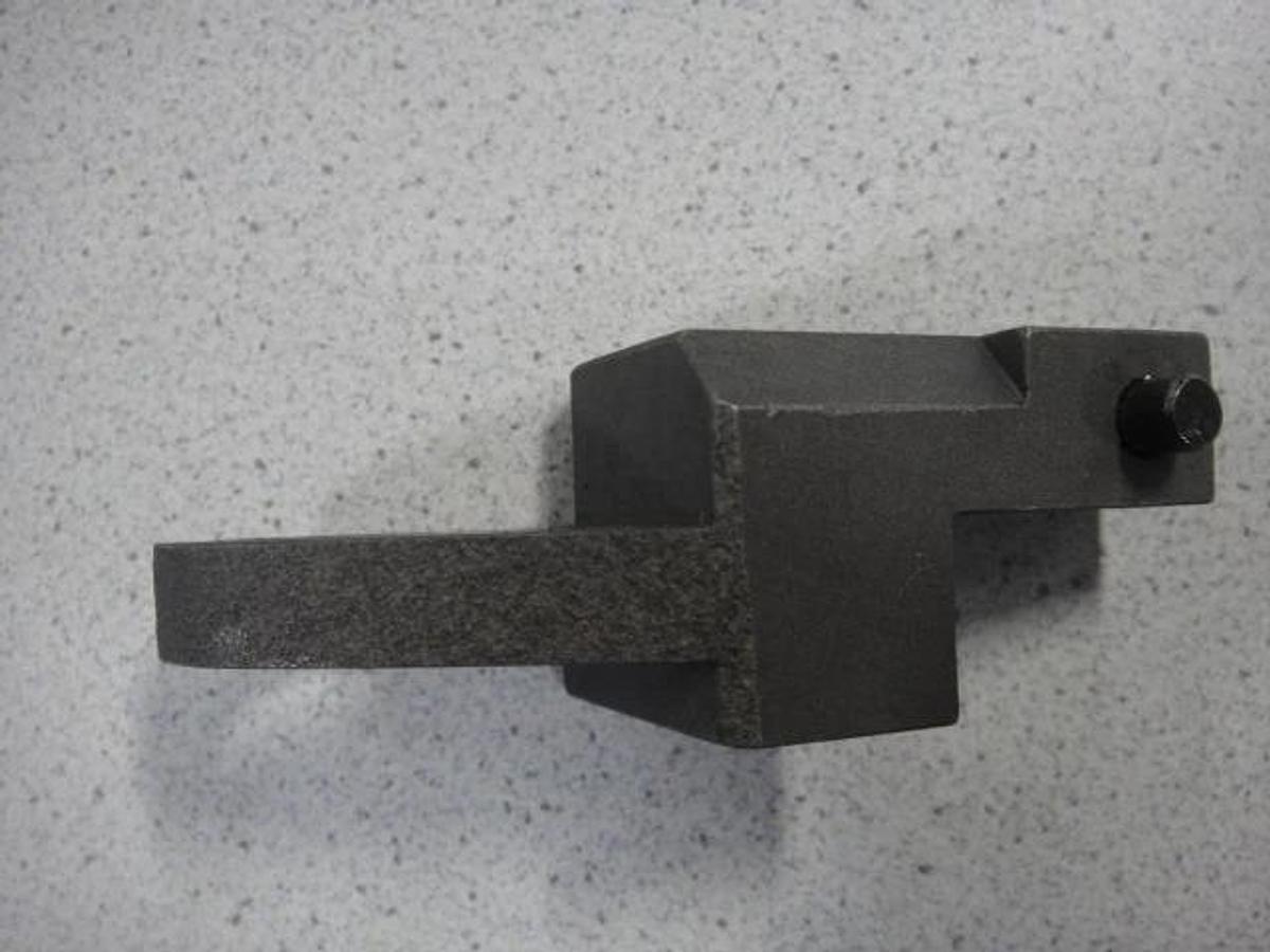 Hamada Distributor Roller Bracket, Part #I24-28-1A-3