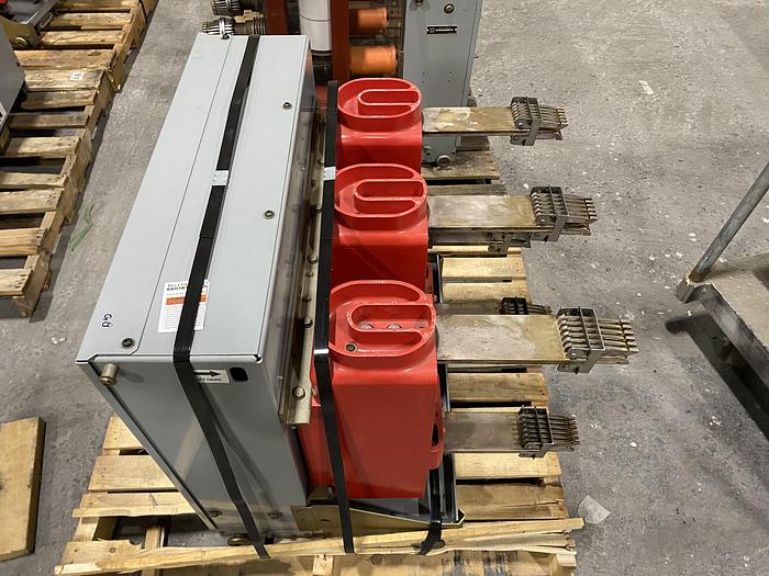 Used SQUARE D COMPANY 1200 AMP VACUUM SWITCH