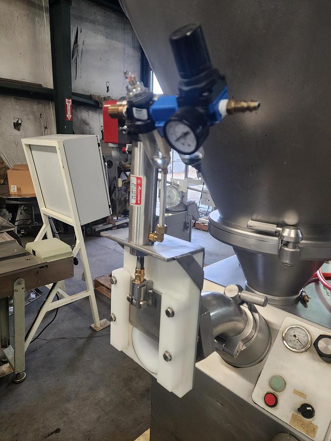 Used Vemag Robot 500 Vacuum filling machine and Conveyor system