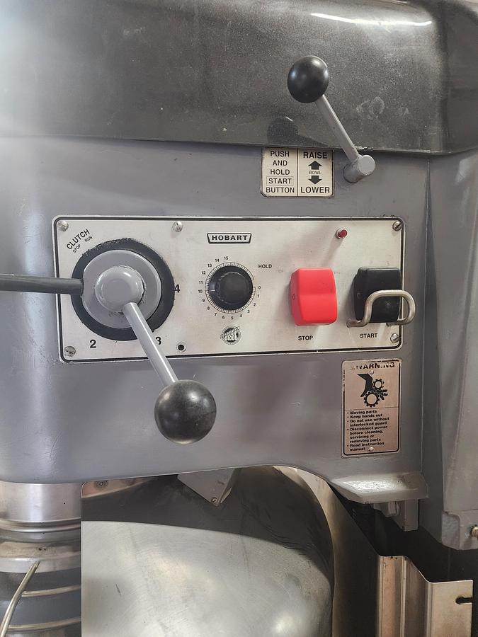 Used HOBART 140 QUART MIXER MODEL: V1401