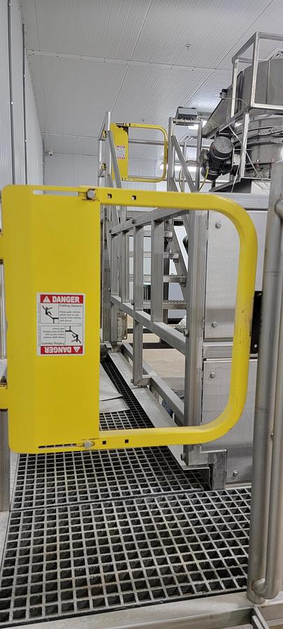 Used APV BAKER PERKINS BLENDER 