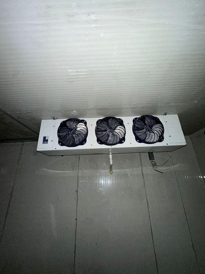 Used Walk in Cooler 23'l x11.5' w x 8' h