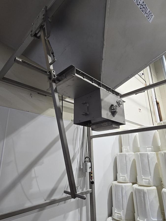 Used PELLET CONVEYOR WITH HOPPER CONVEYOR
