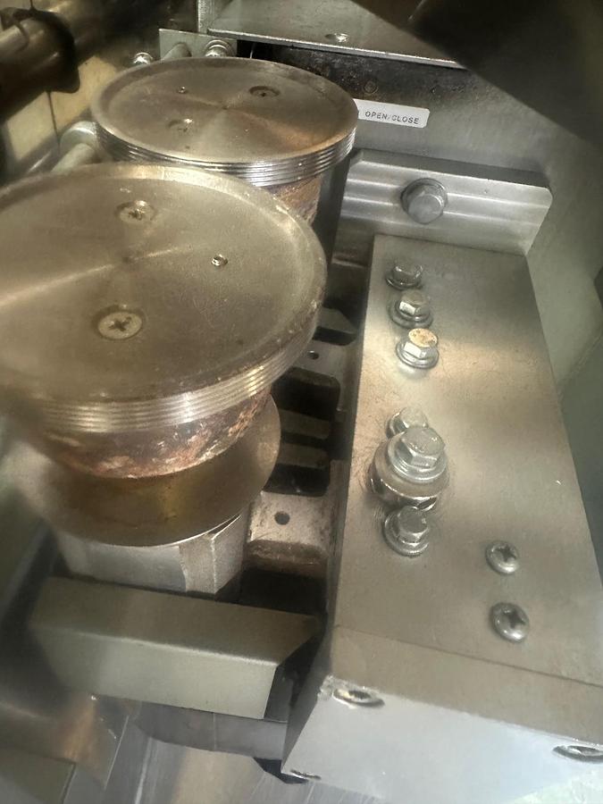 Used FUJI FOREMOST FLOW WRAPPER