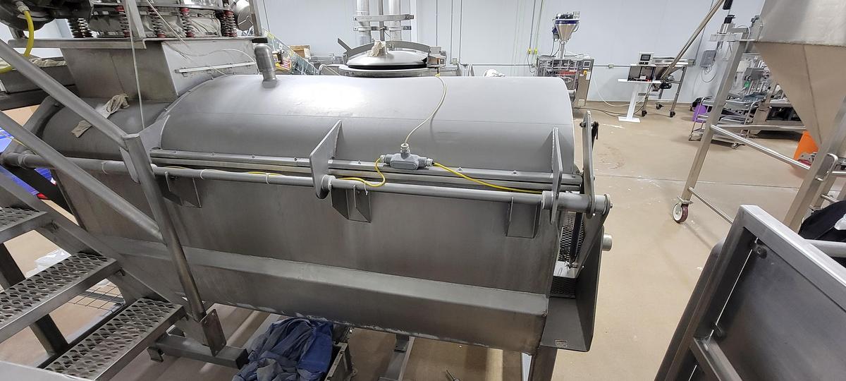 Used APV BAKER PERKINS BLENDER 