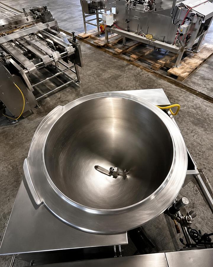 Used UNBRANDED TILTING / JACKETED STEAM KETTLE