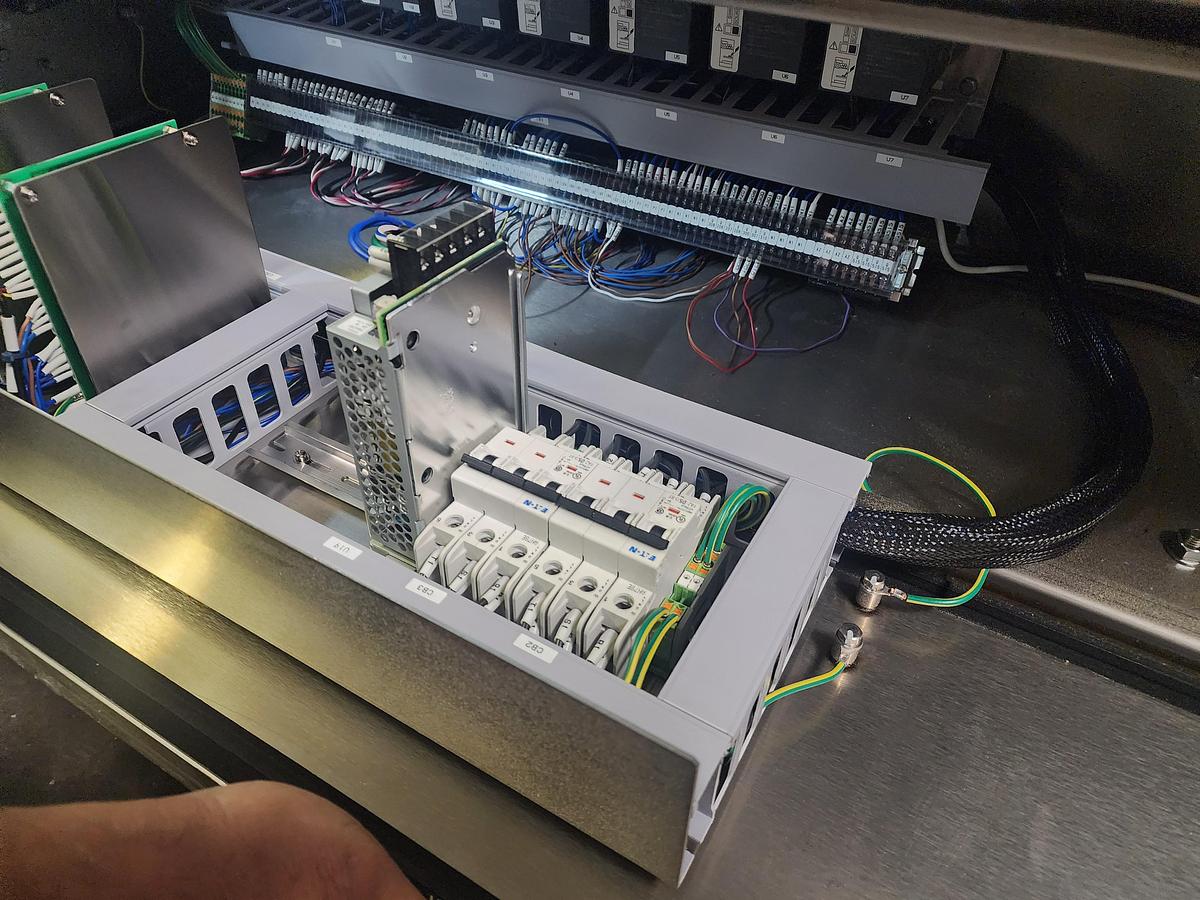 Used RHEON MODEL VX212 -DIVIDER Includes a Punch Rounder