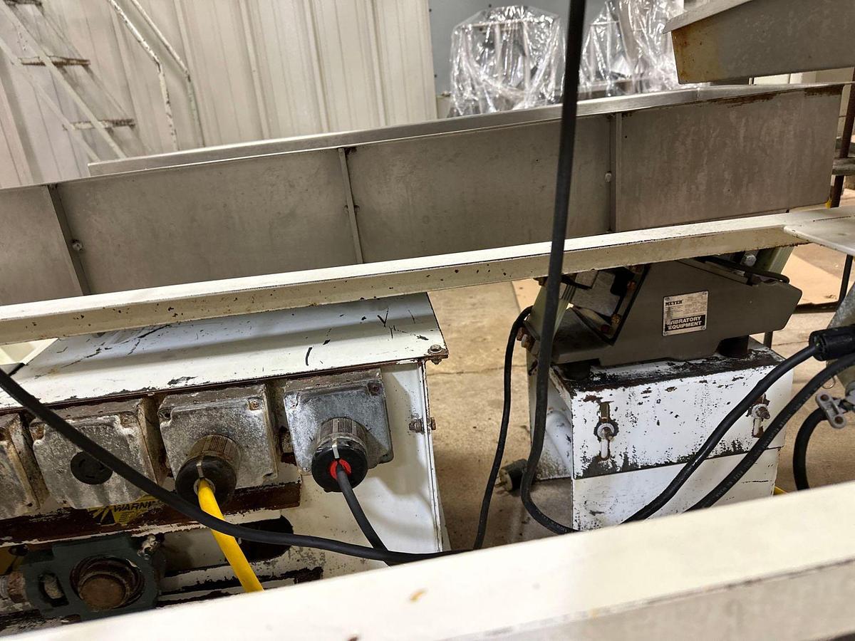 Used MEYER HS46 42X14 SS VIBRATORY CONVEYOR