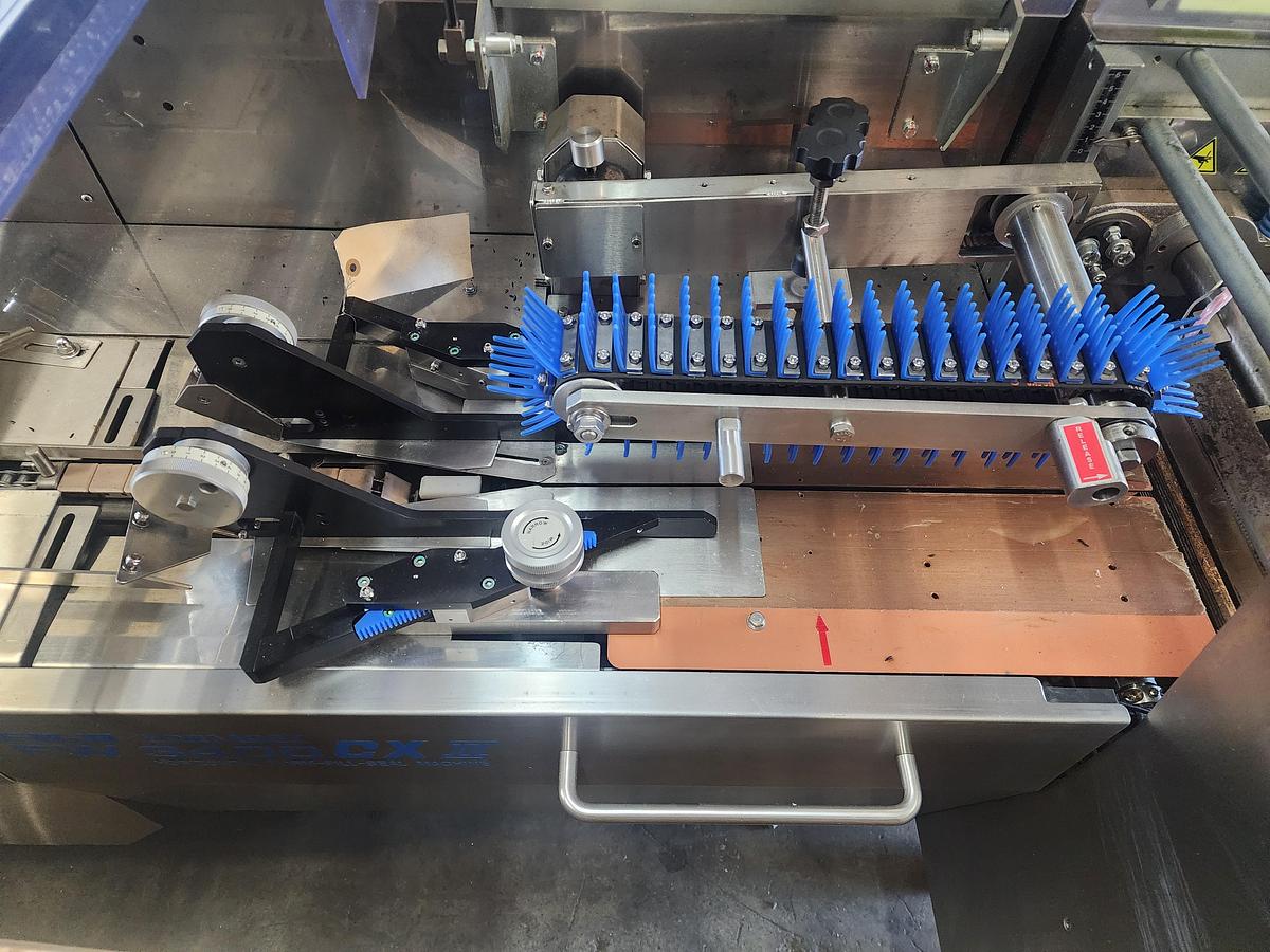 Used Fuji Wrapper FW 3400 CX2 Flow wrapper