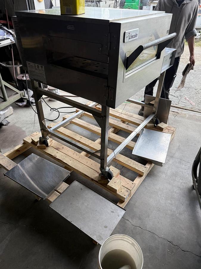Used Lincoln Impinger II Express Bake Pizza Oven