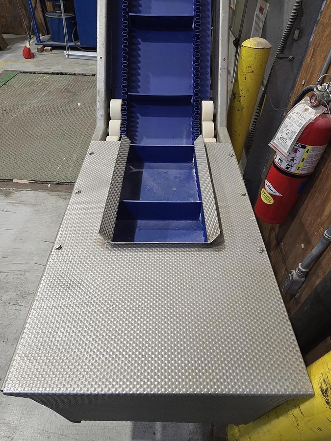 Used PELLET CONVEYOR WITH HOPPER CONVEYOR
