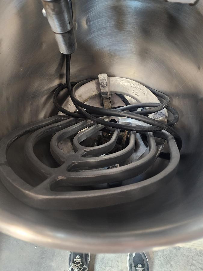 Used HOBART 140 QUART MIXER Model V1401