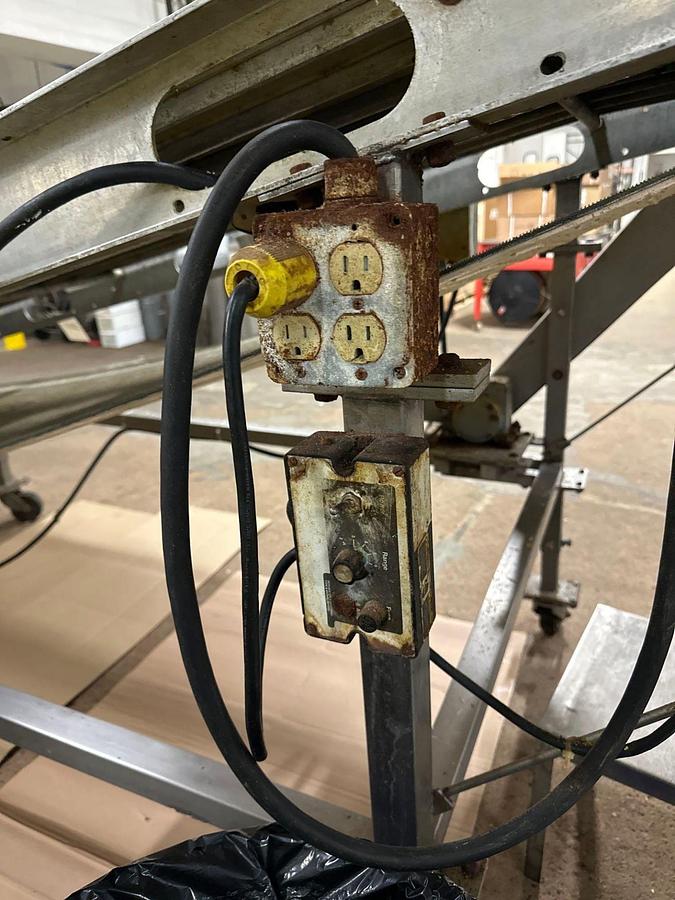 Used INCLINE CONVEYOR