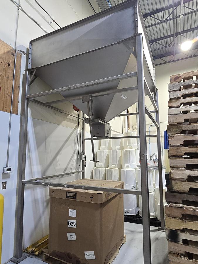 Used PELLET CONVEYOR WITH HOPPER CONVEYOR