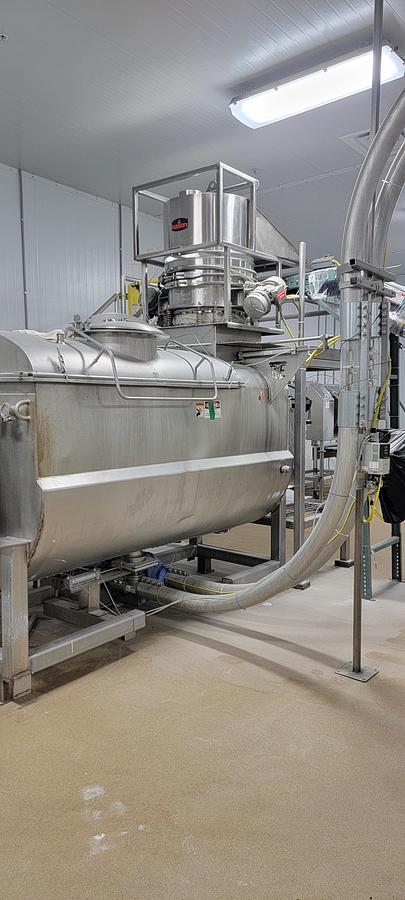 Used APV BAKER PERKINS BLENDER 