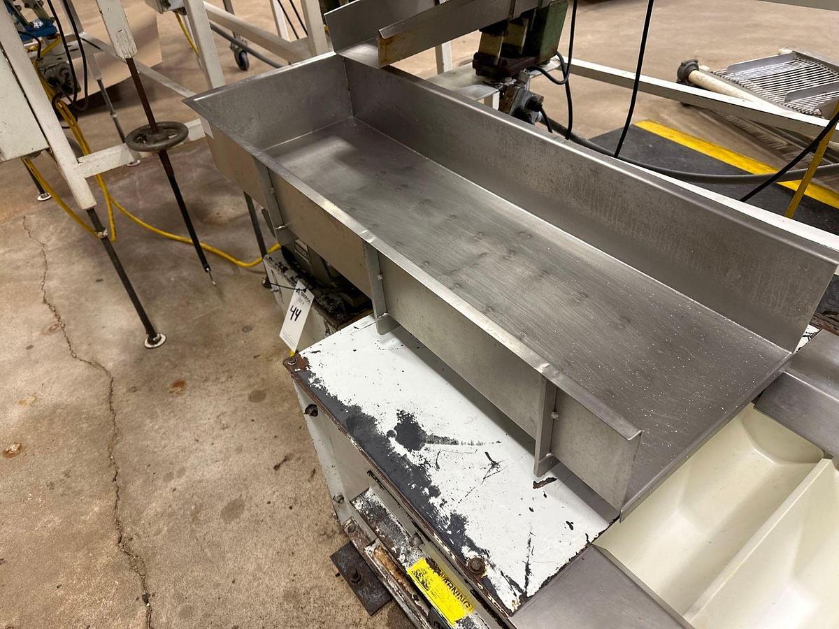 Used MEYER HS46 42X14 SS VIBRATORY CONVEYOR