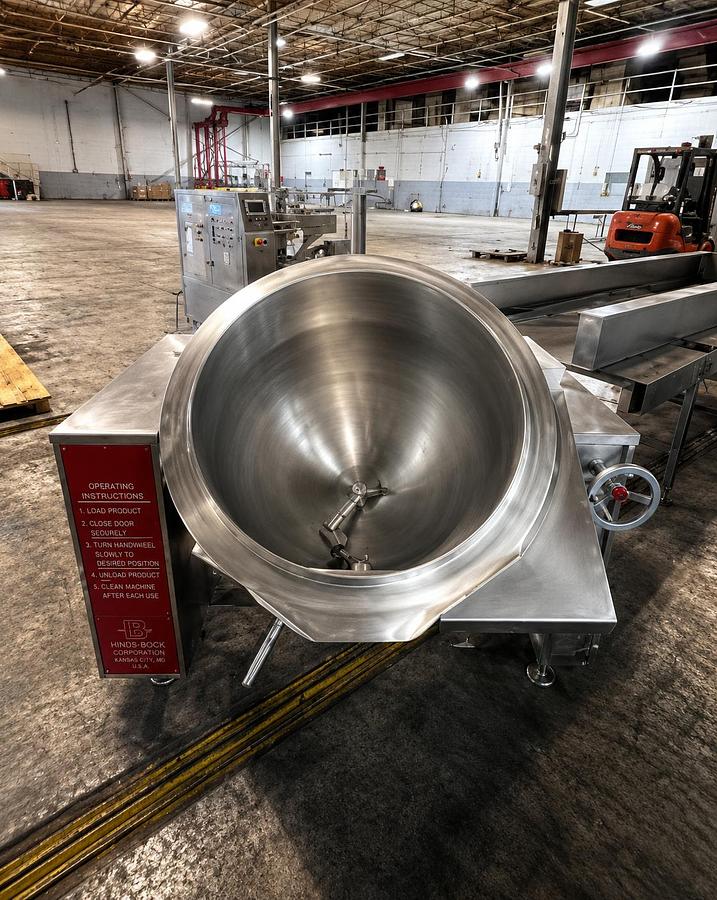 Used UNBRANDED TILTING / JACKETED STEAM KETTLE