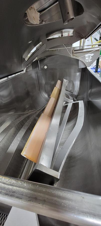 Used APV BAKER PERKINS BLENDER 