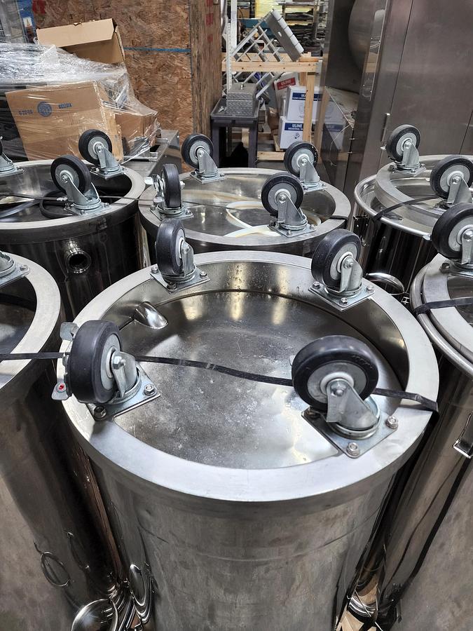 STAINLESS STEEL EAGLE STORAGE TANKS