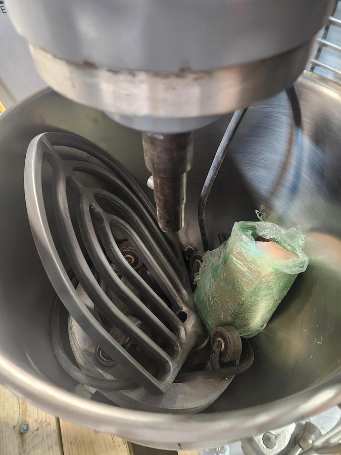 Used HOBART 140 QUART MIXER MODEL: V1401