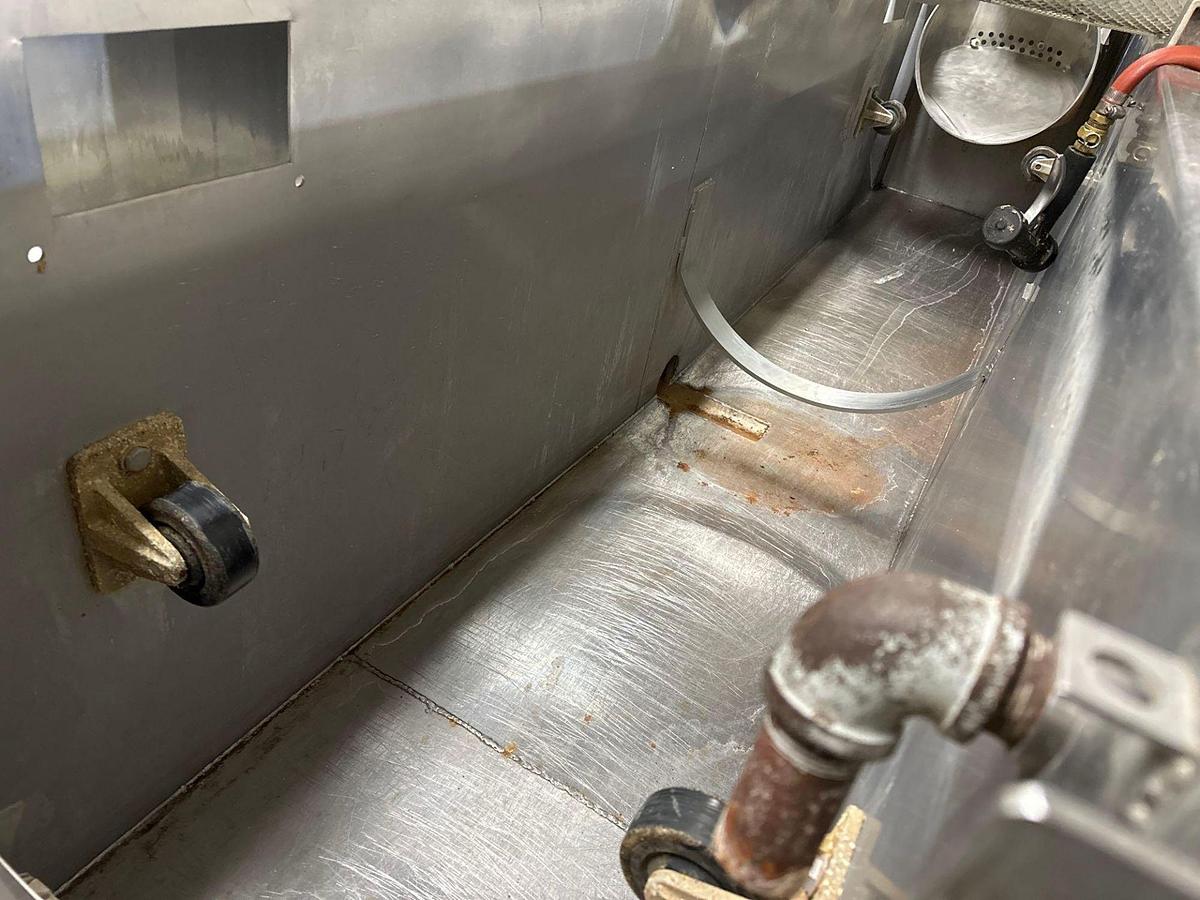 LONG STAINLESS-STEEL WASH BASIN