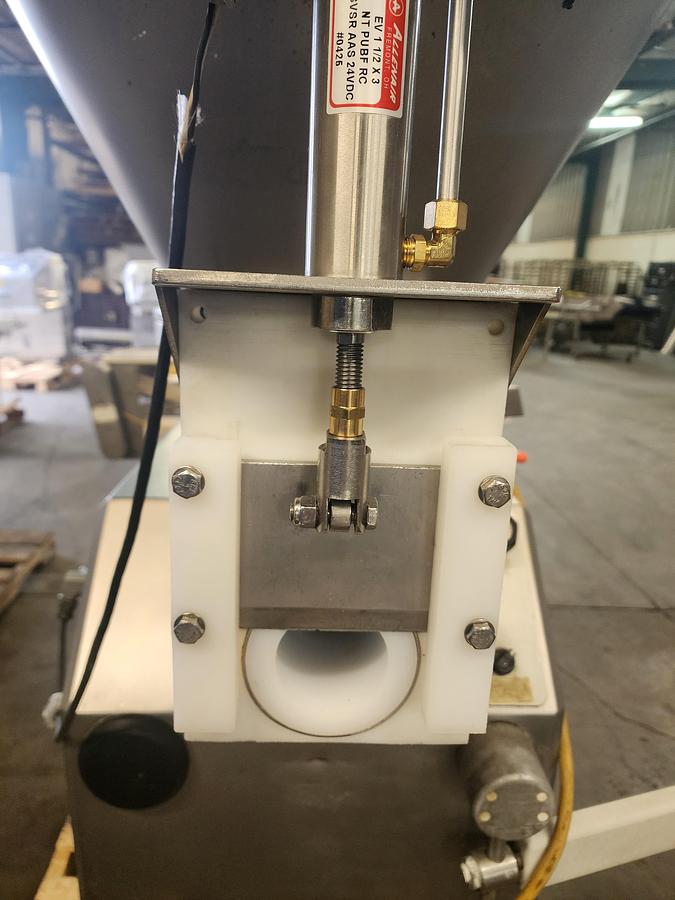 Used Vemag Robot 500 Vacuum filling machine and Conveyor system