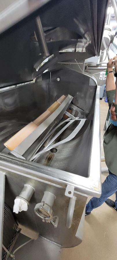 Used APV BAKER PERKINS BLENDER 