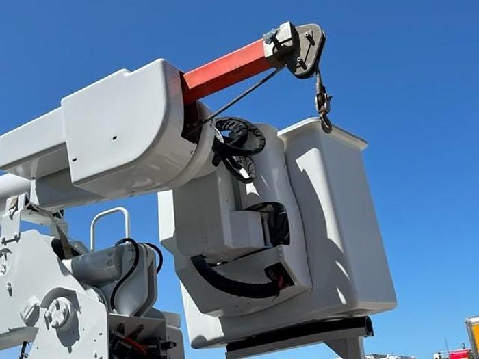 Used ALTEC AA755L 60FT MATERIAL HNDLER 2 MAN BUCKET ON 2006 INTERNATIONAL4300 BOOM TRUCK