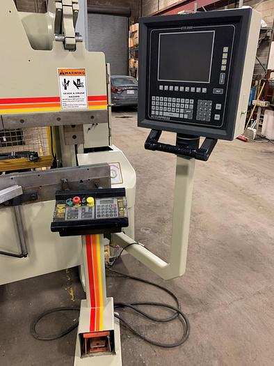 Used 60 TON X 6', ACCURPRESS 7606, 2002, CNC HYDRAULIC PRESS BRAKE