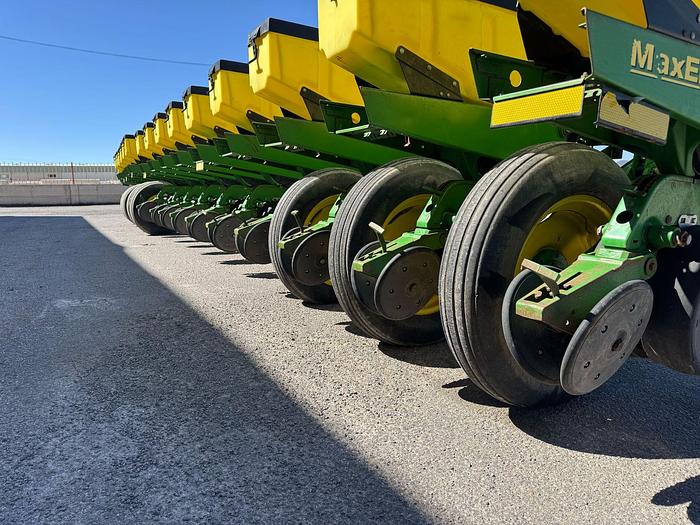 Usado JOHN DEERE® 1770