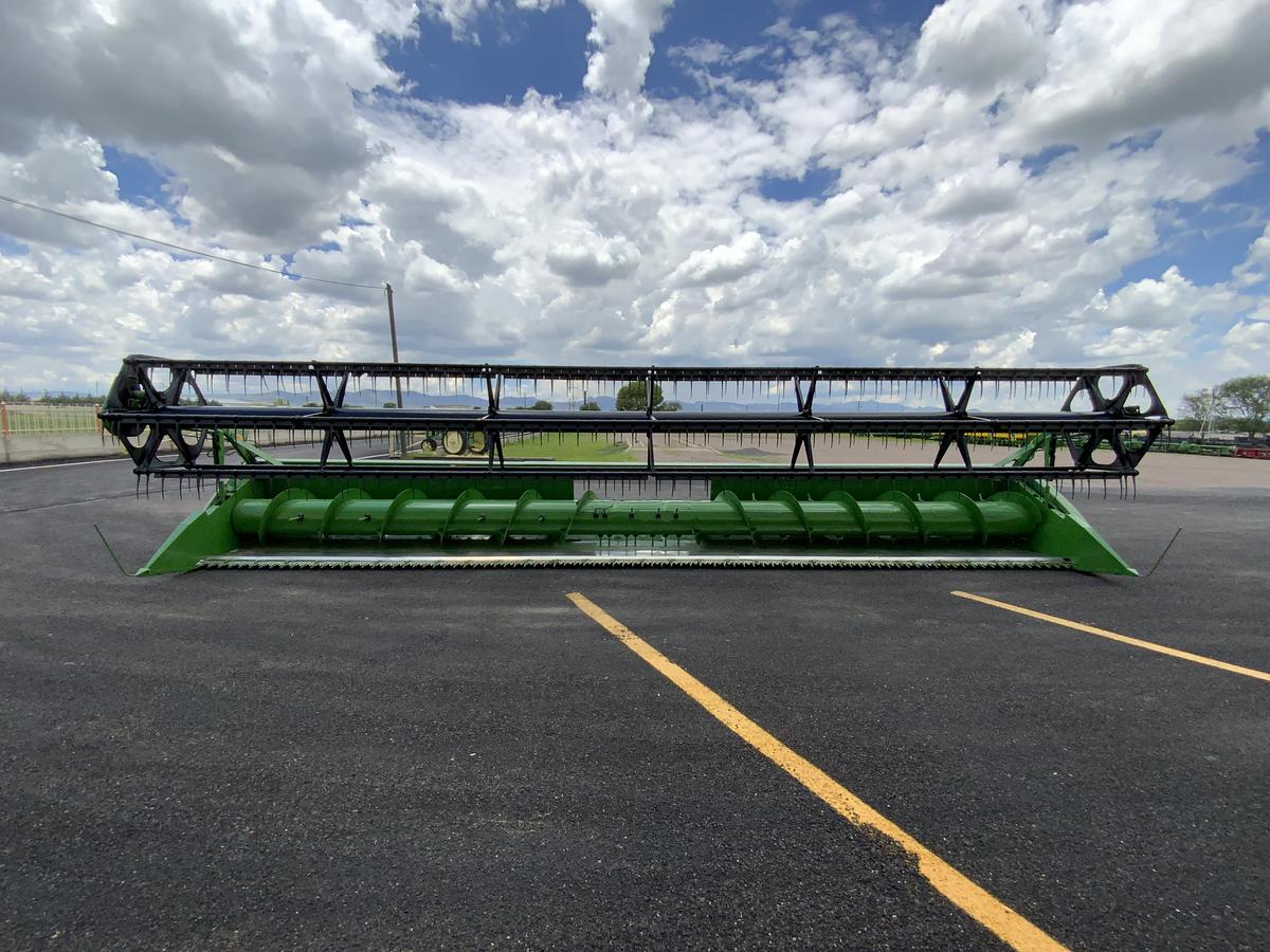 Usado 2006 JOHN DEERE® 630R