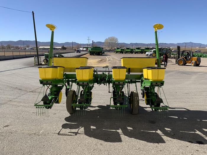 Usado JOHN DEERE® 7000