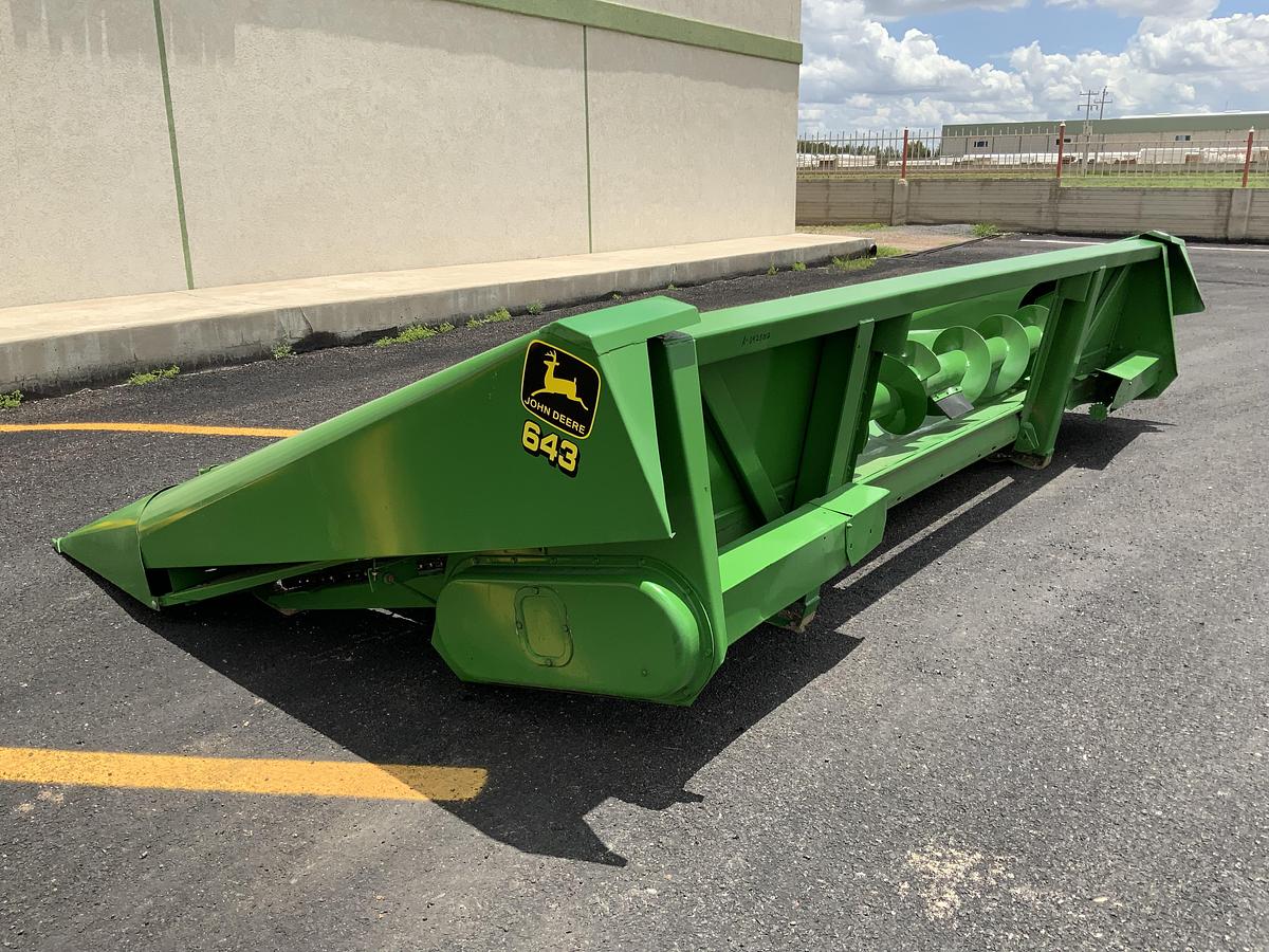 Usado JOHN DEERE® 643