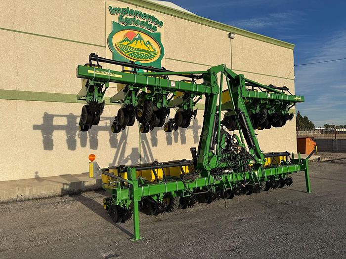 Usado JOHN DEERE® 1720